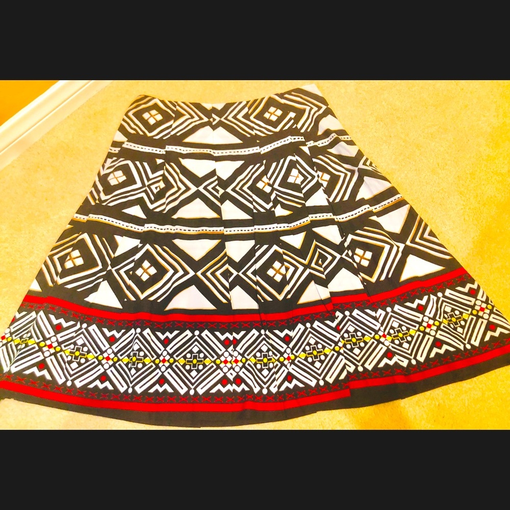 Beautiful print and pleated skirt.